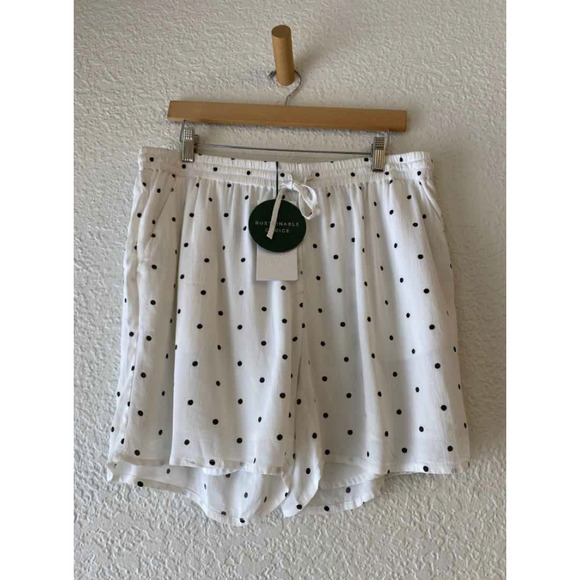 Just Female Shorts White Size XL NWT - Picture 1 of 2